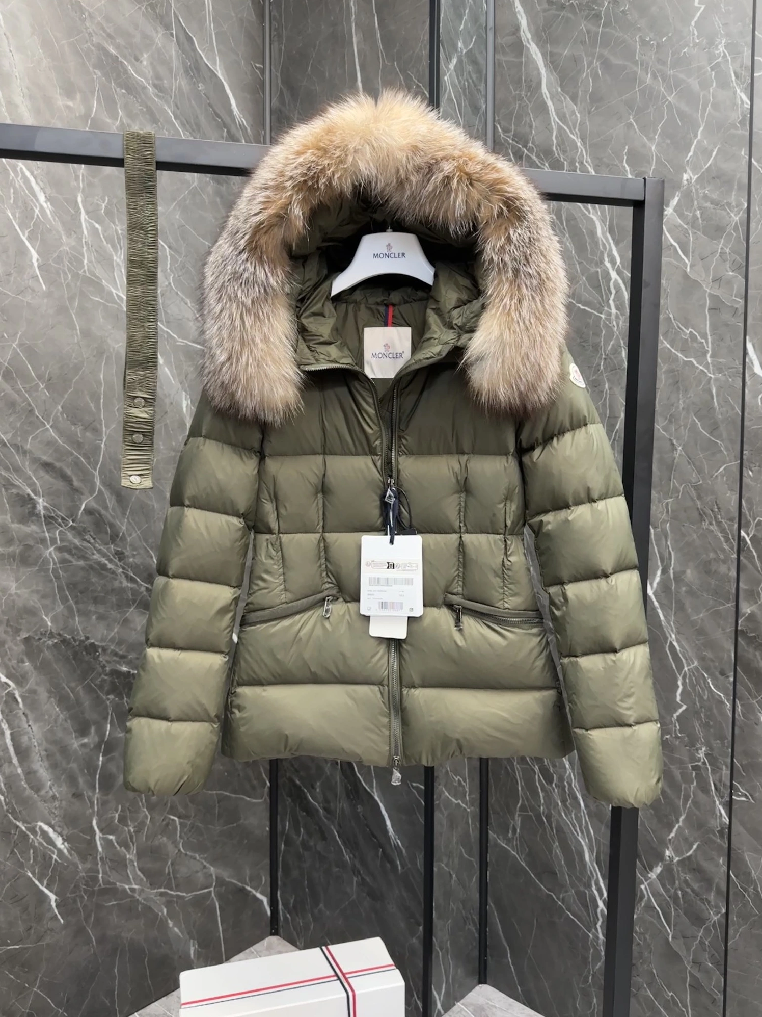 Moncler Down Feather Coat Long Sleeved For Women DailyWear 5071