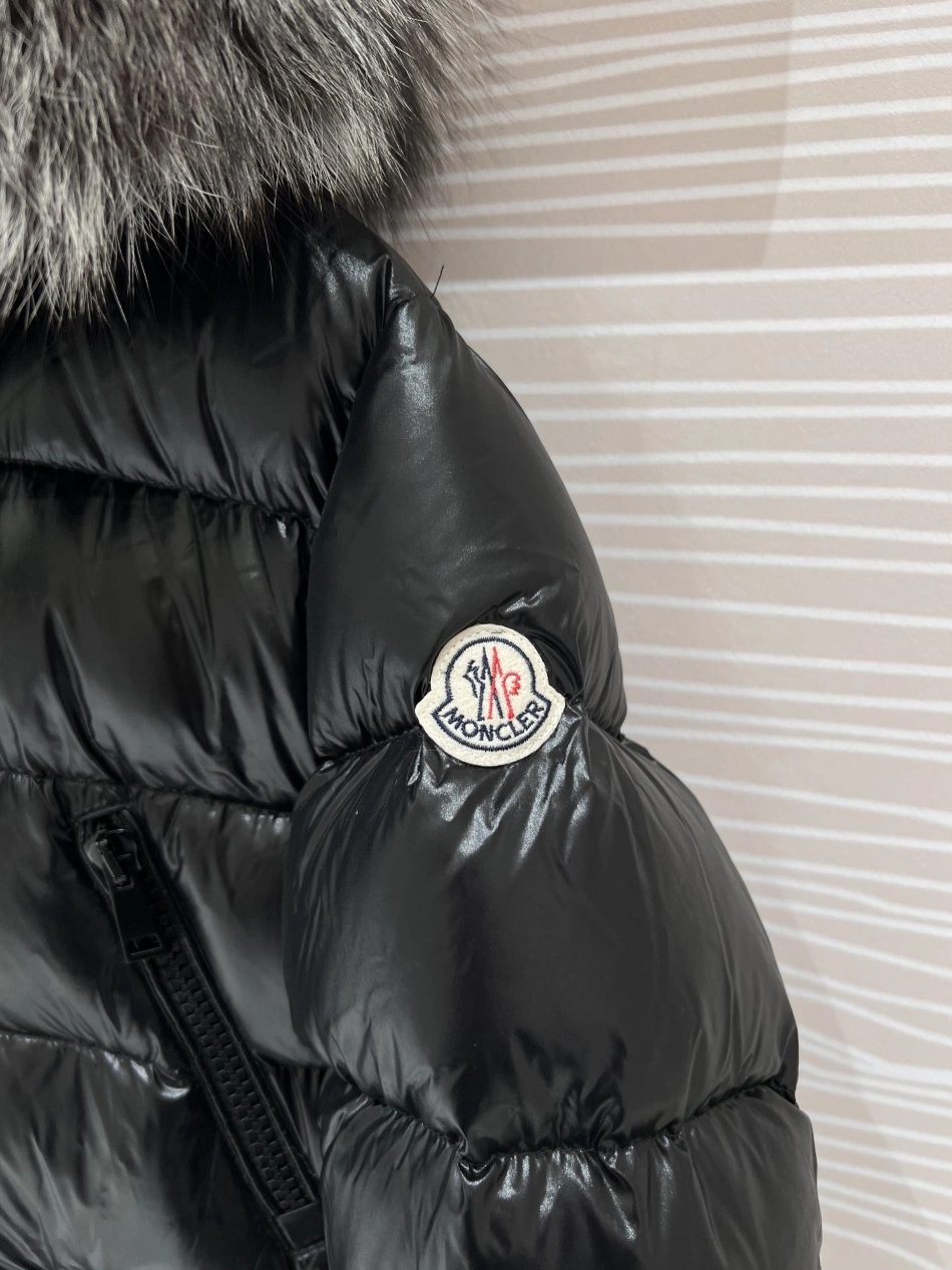 Moncler Down Feather Coat Long Sleeved For Women Elegant 9044