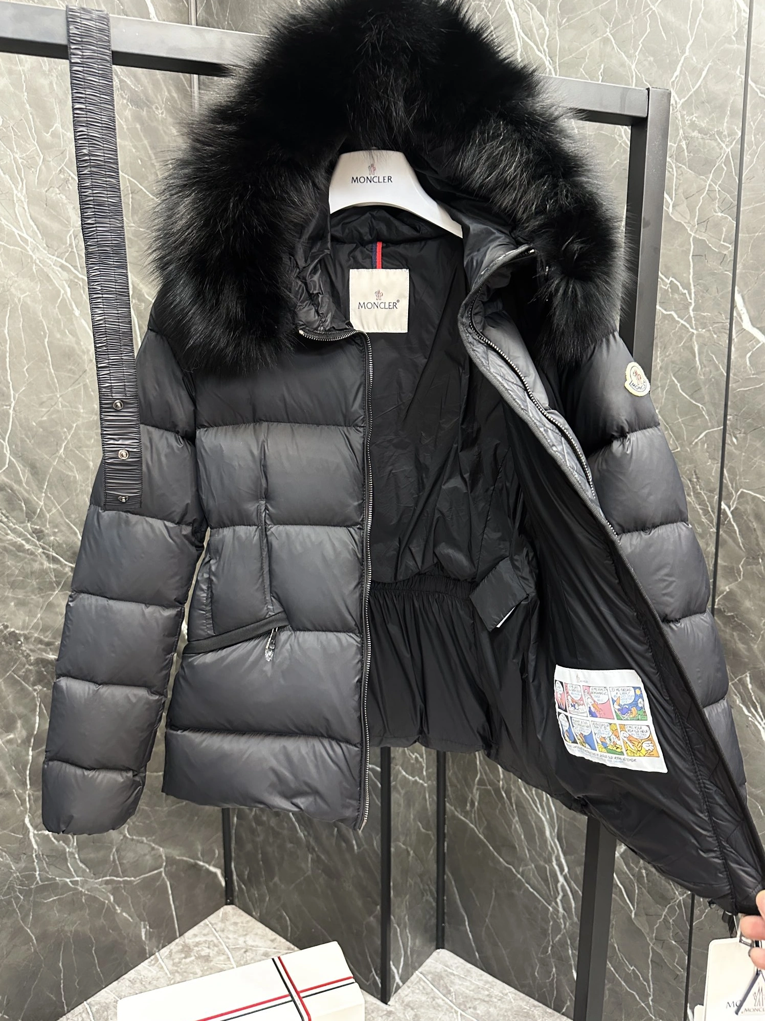 Moncler Down Feather Coat Long Sleeved For Women HighQuality 7368