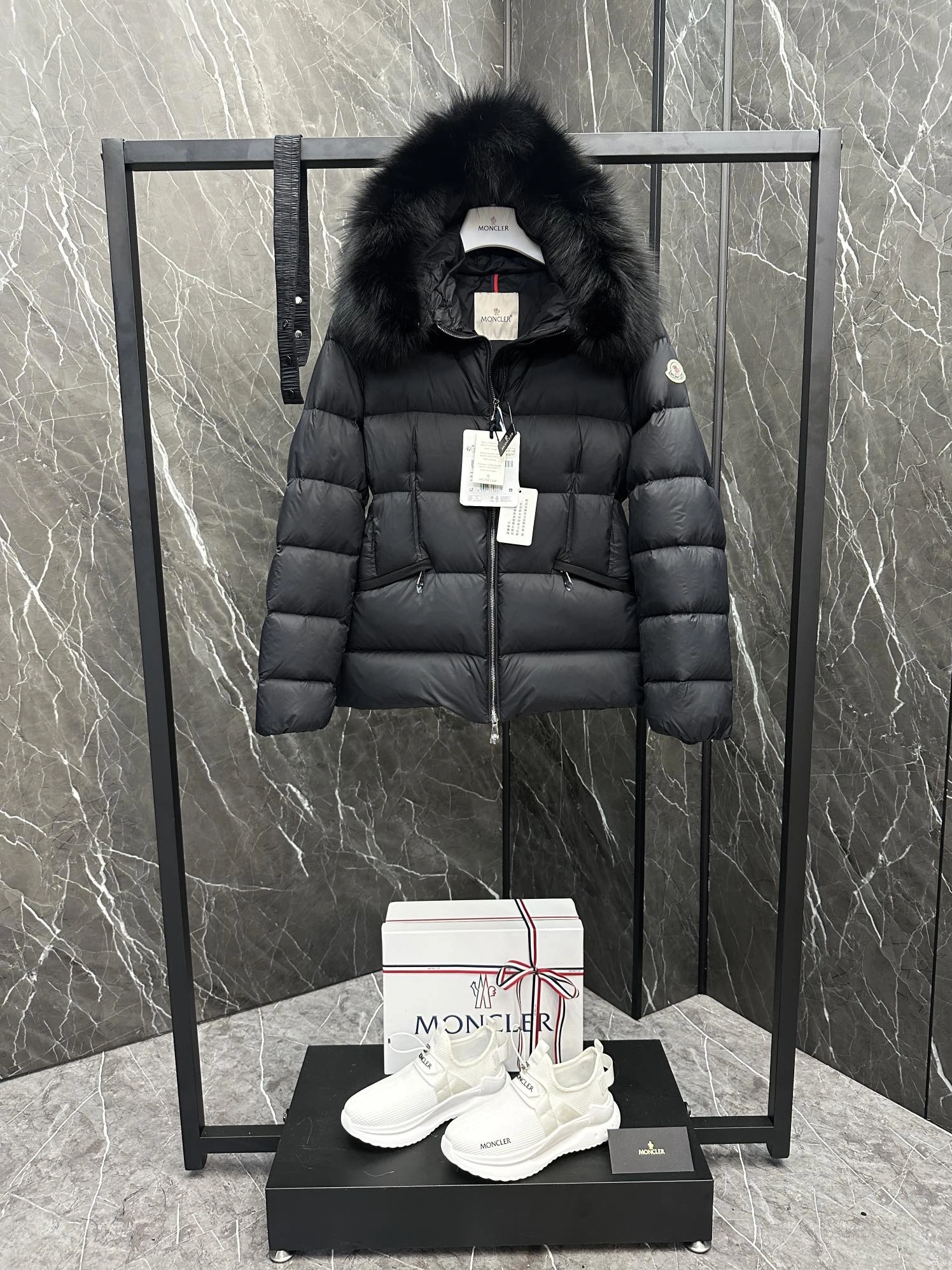 Moncler Down Feather Coat Long Sleeved For Women HighQuality 7368