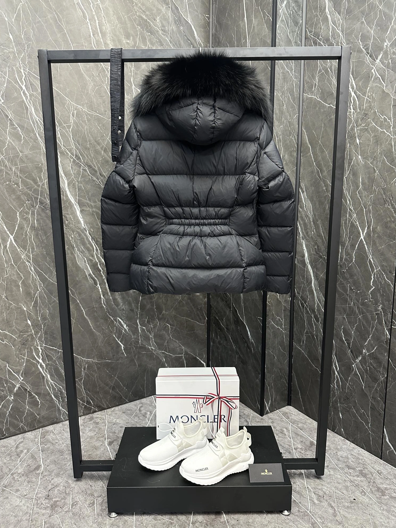 Moncler Down Feather Coat Long Sleeved For Women HighQuality 7368