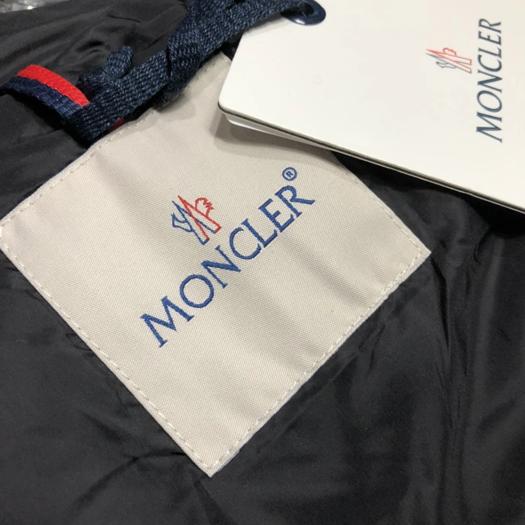 Moncler Down Feather Coat Sleeveless For Unisex Vibrant 6689