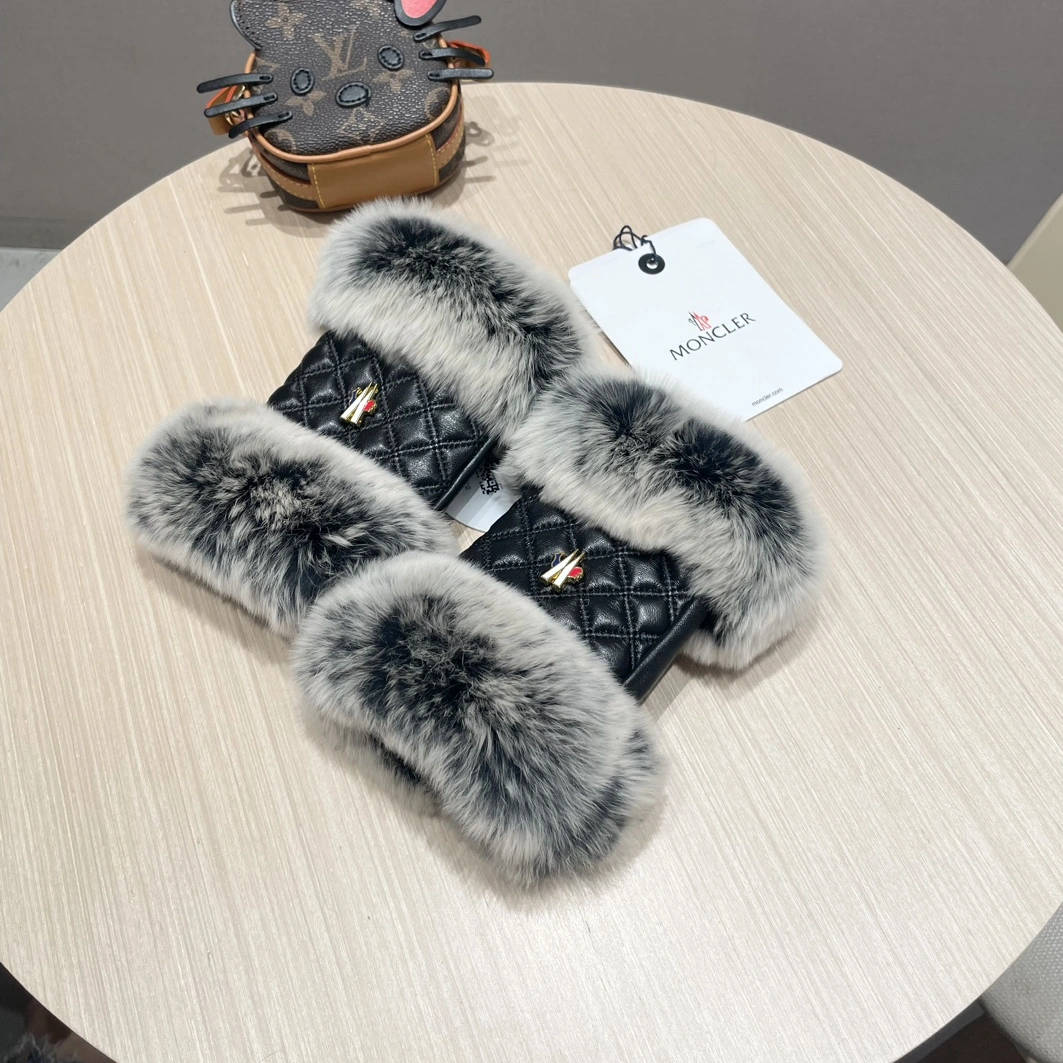 Moncler Gloves Affordable 390