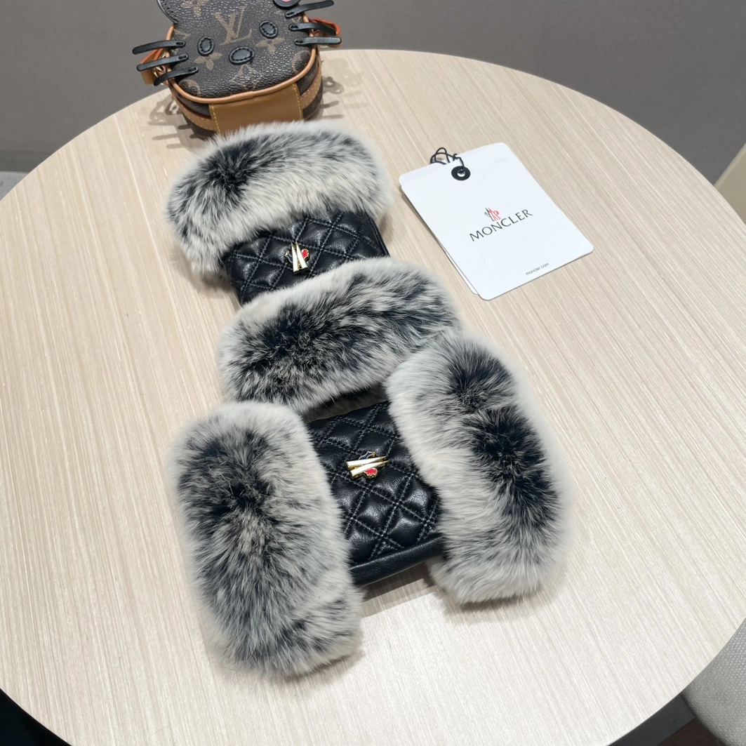 Moncler Gloves Affordable 390