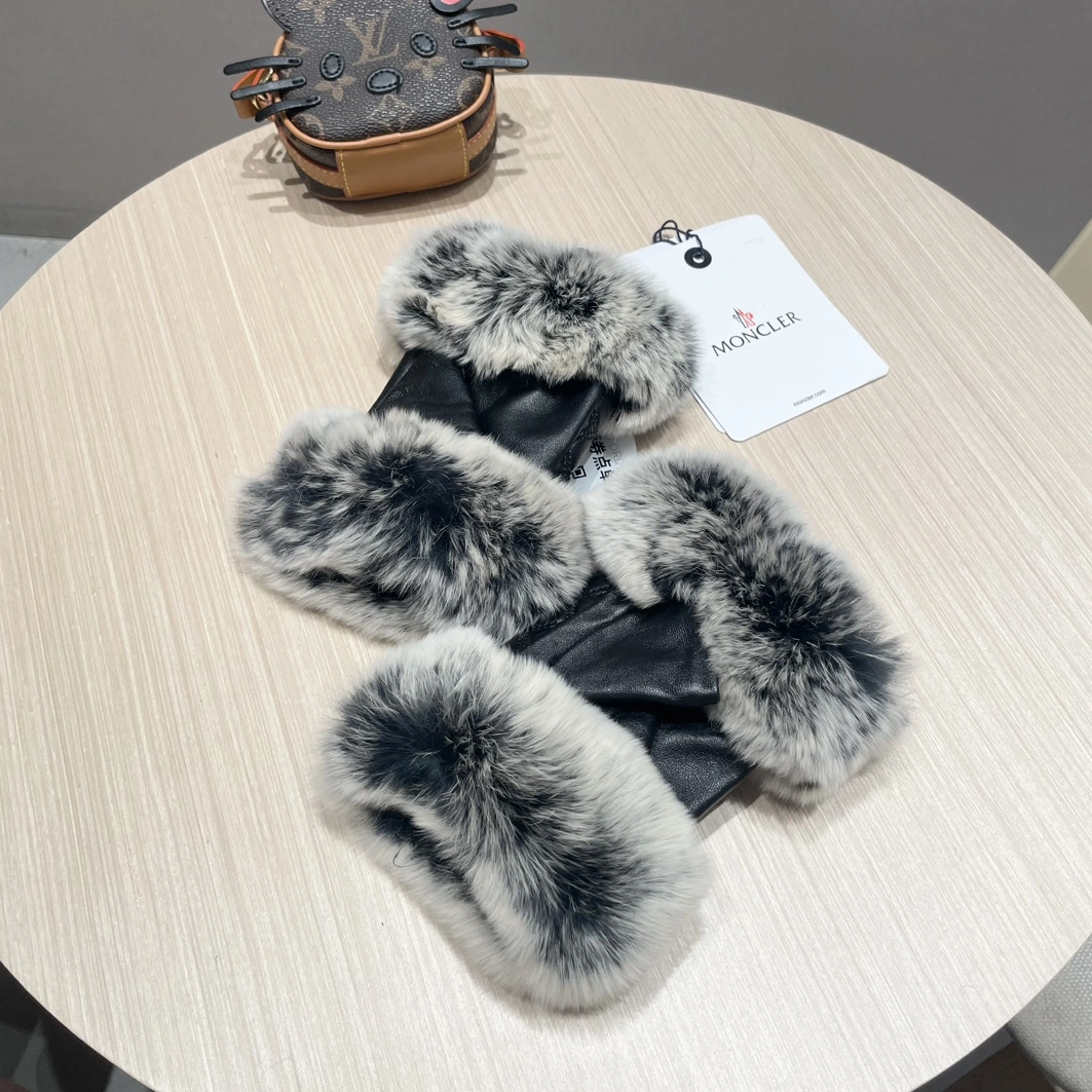 Moncler Gloves Affordable 390