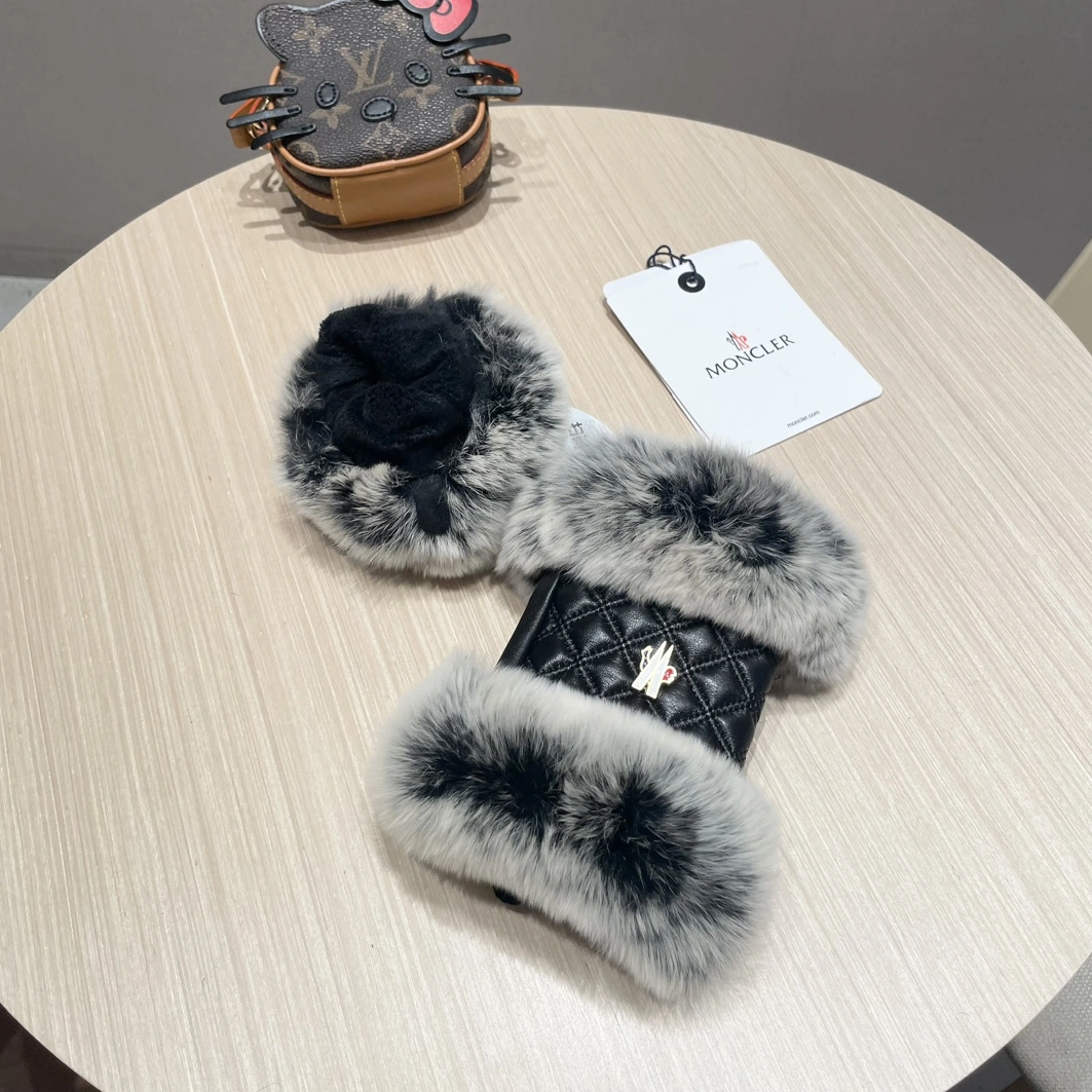 Moncler Gloves Affordable 390