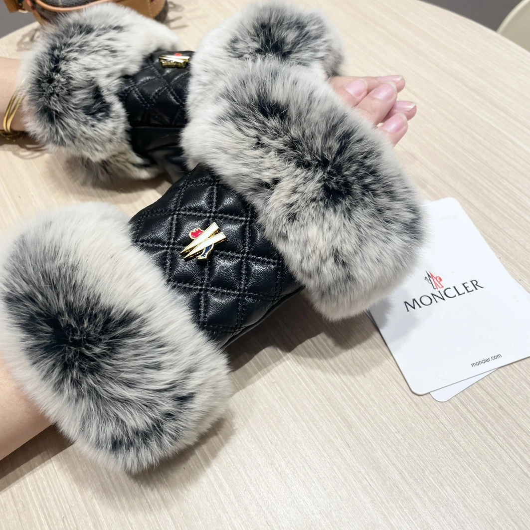 Moncler Gloves Affordable 390