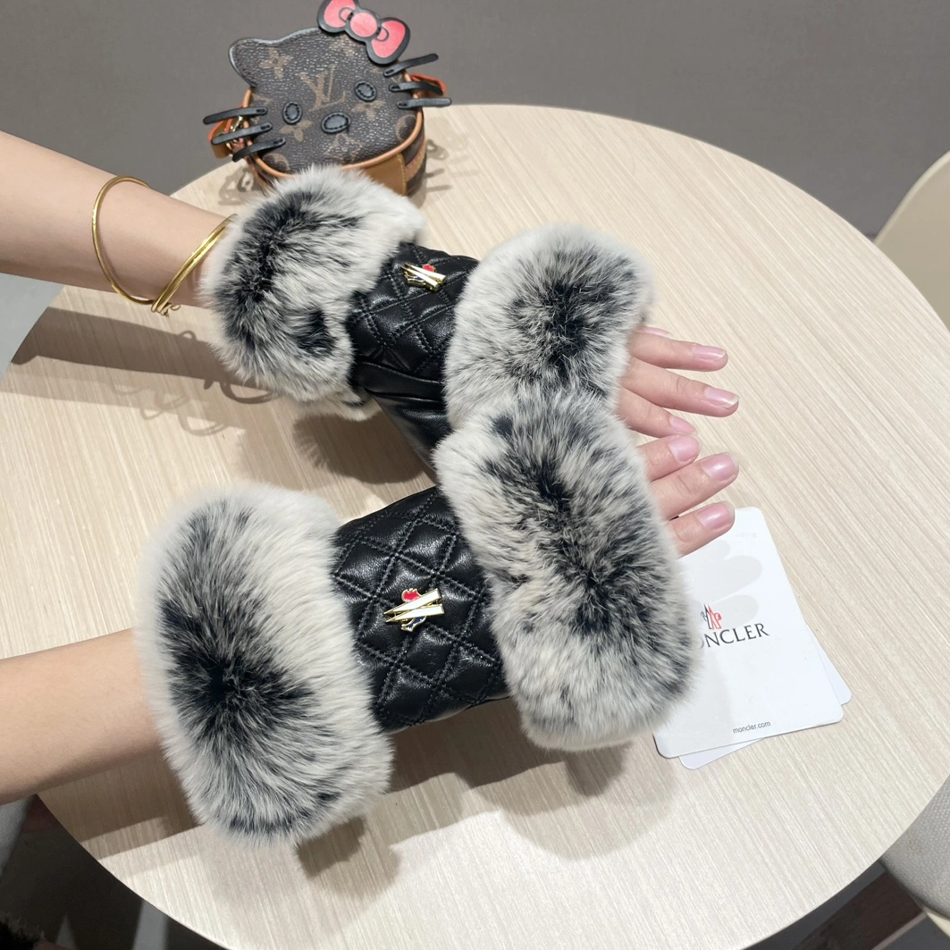 Moncler Gloves Affordable 390