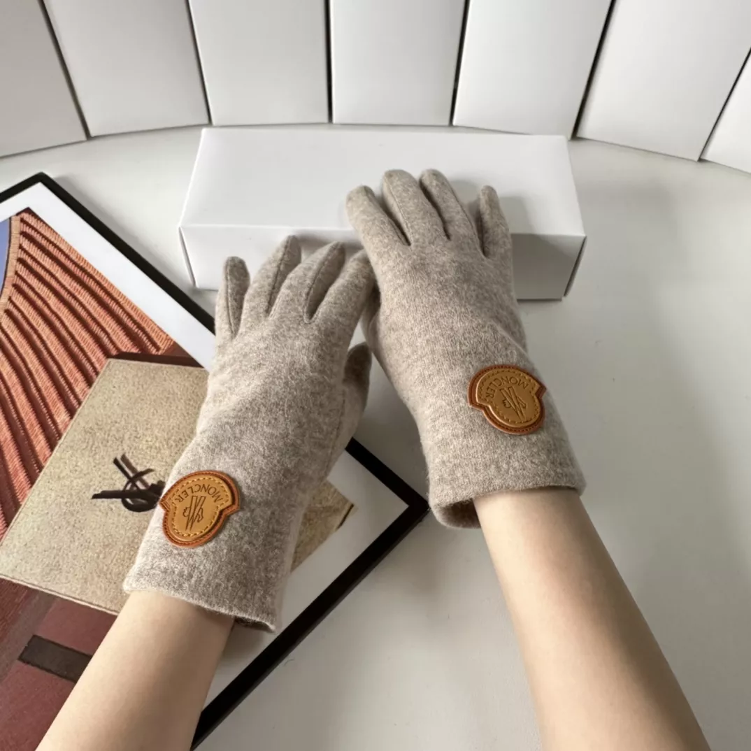 Moncler Gloves Breathable 6753