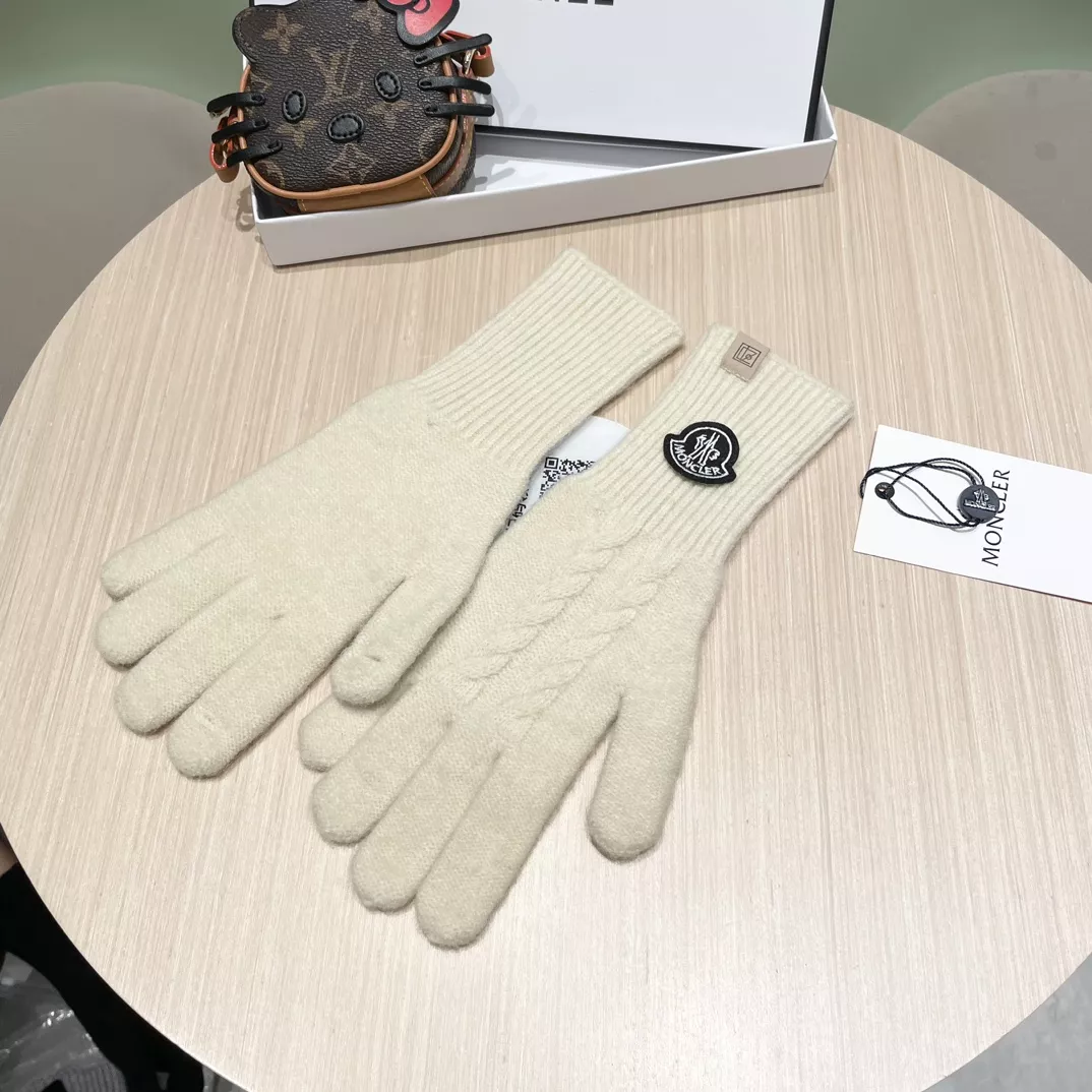 Moncler Gloves For Women Comfortable 7452
