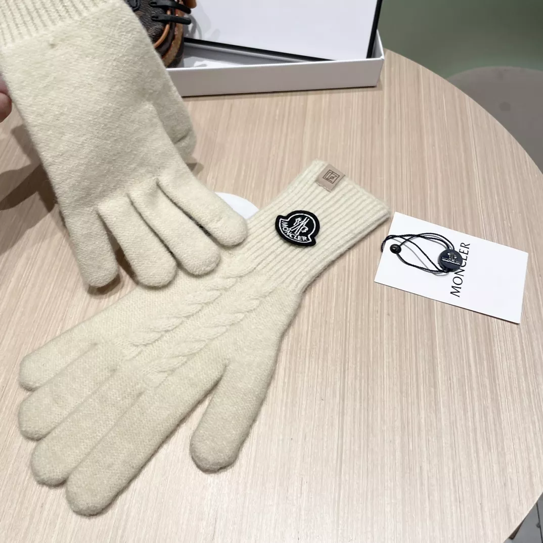 Moncler Gloves For Women Comfortable 7452