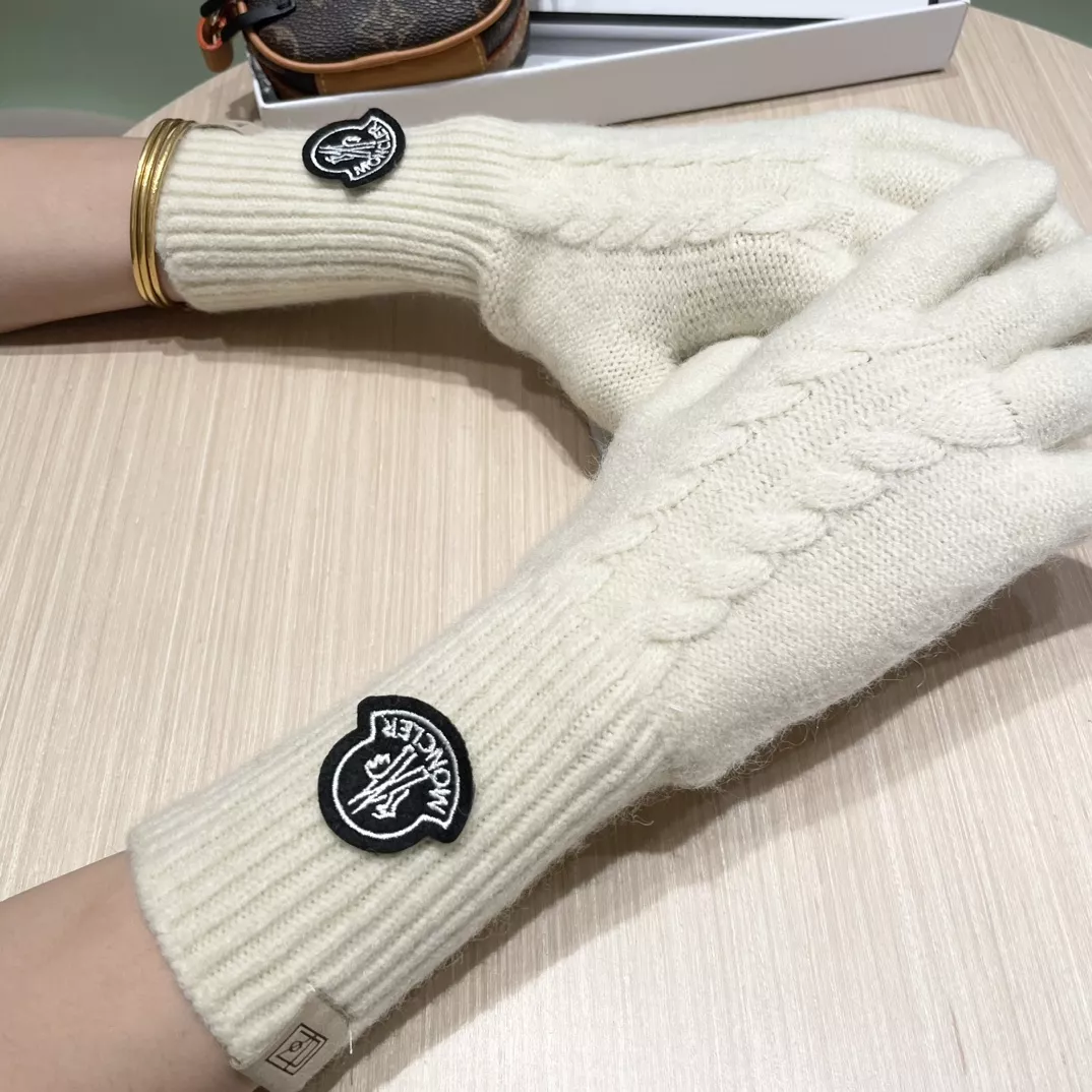 Moncler Gloves For Women Comfortable 7452