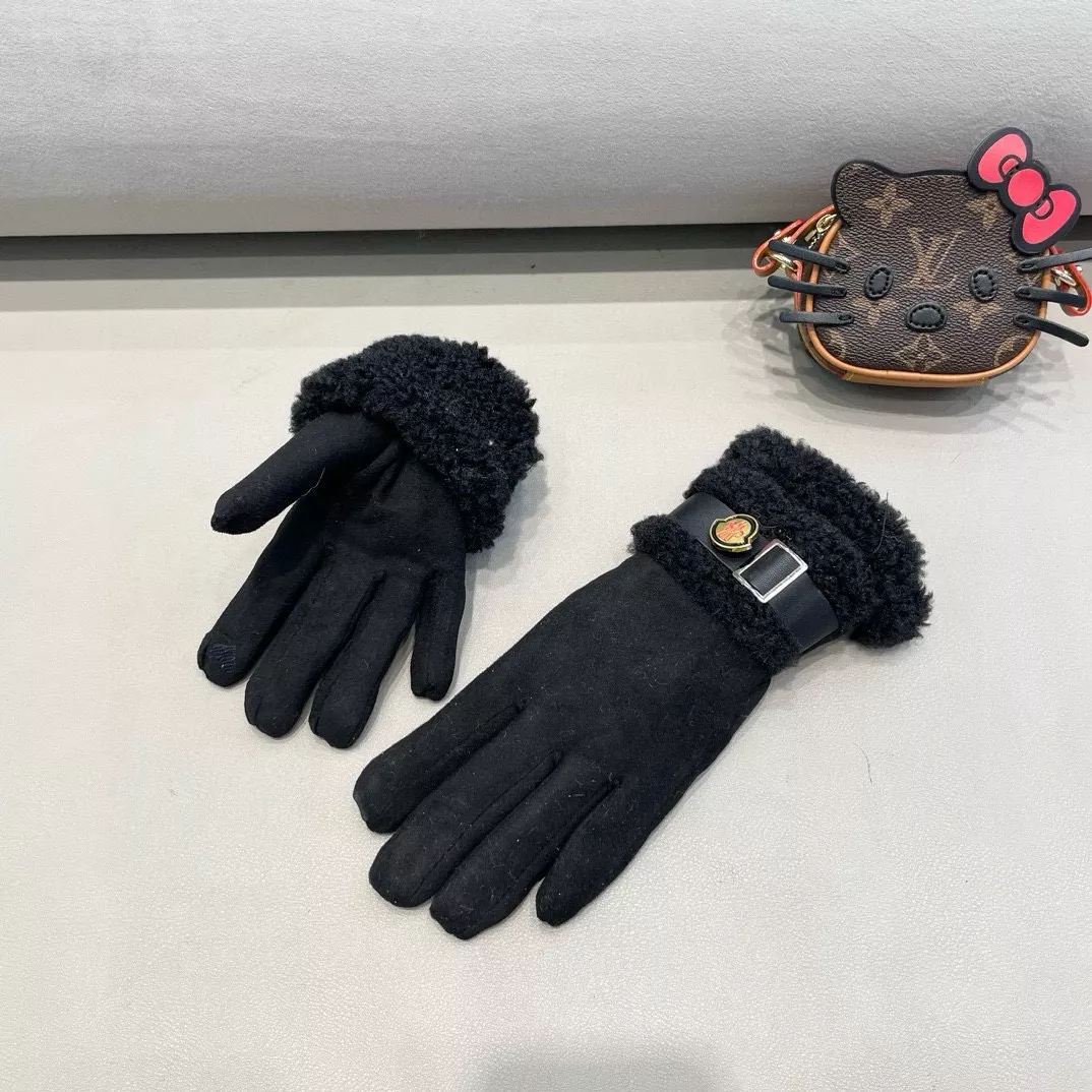 Moncler Gloves For Women Sleek 2510