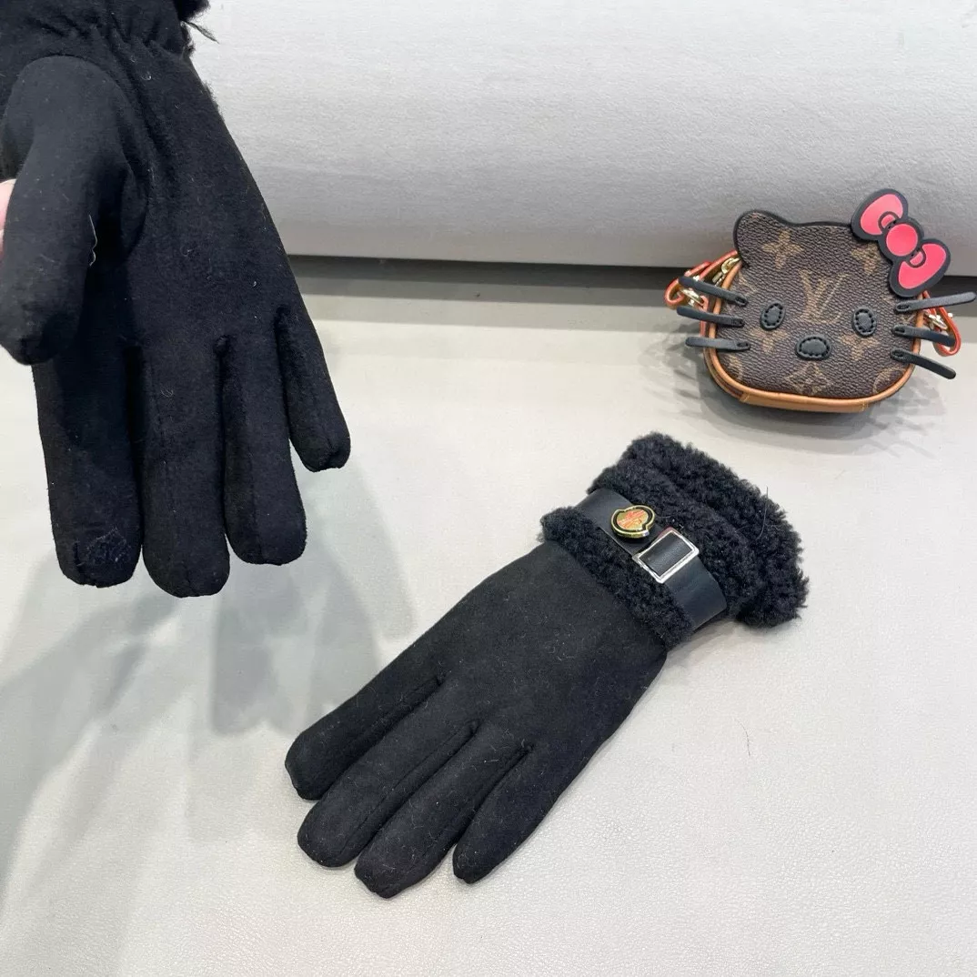 Moncler Gloves For Women Sleek 2510