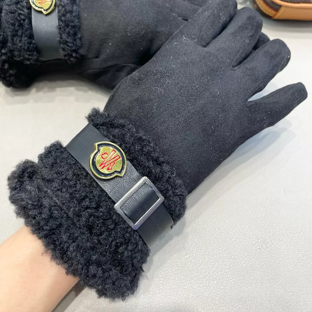 Moncler Gloves For Women Sleek 2510