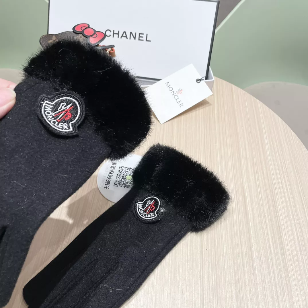 Moncler Gloves HighQuality 8307