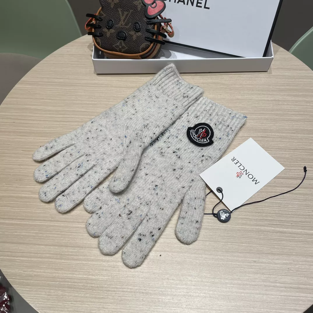 Moncler Gloves Lightweight 3867