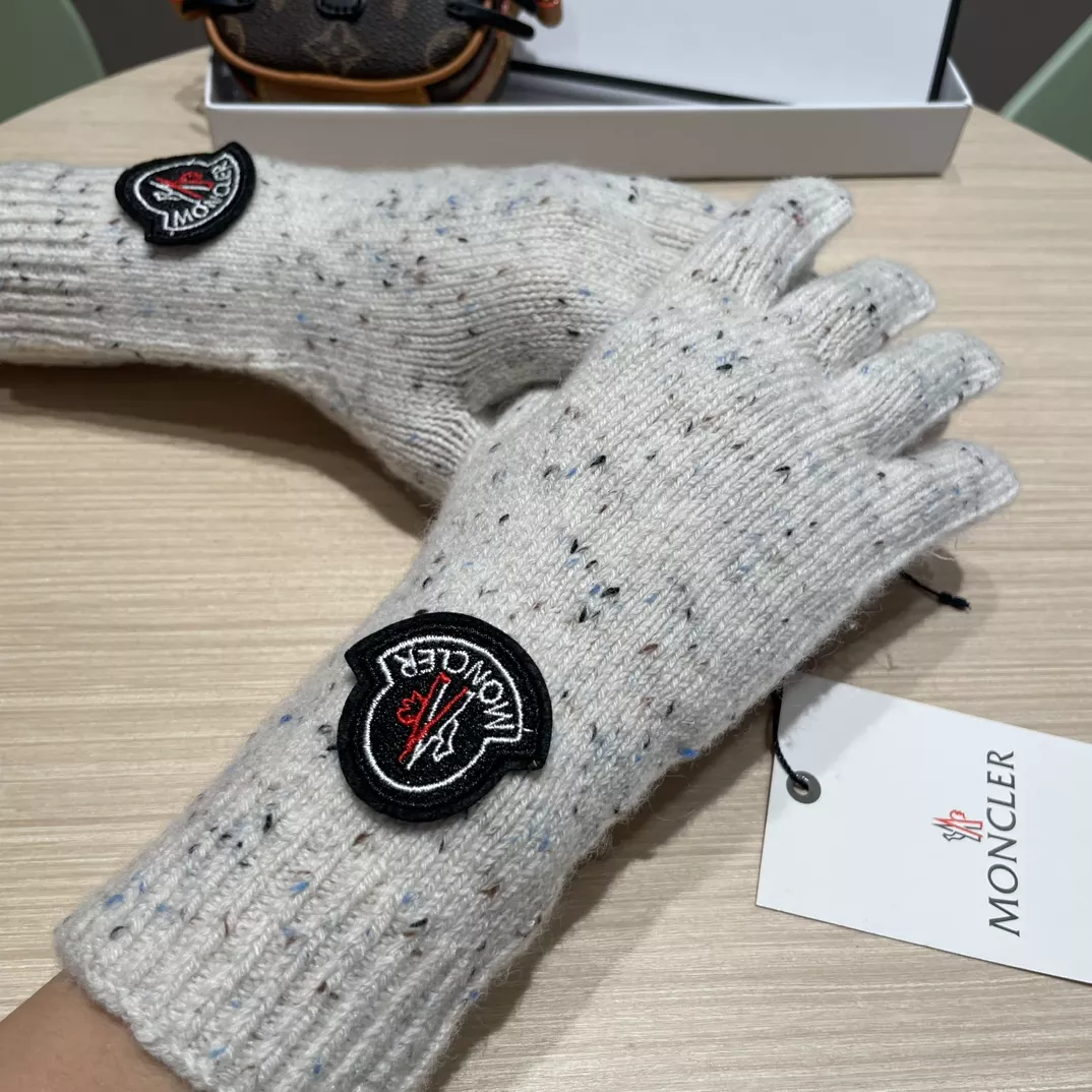 Moncler Gloves Lightweight 3867