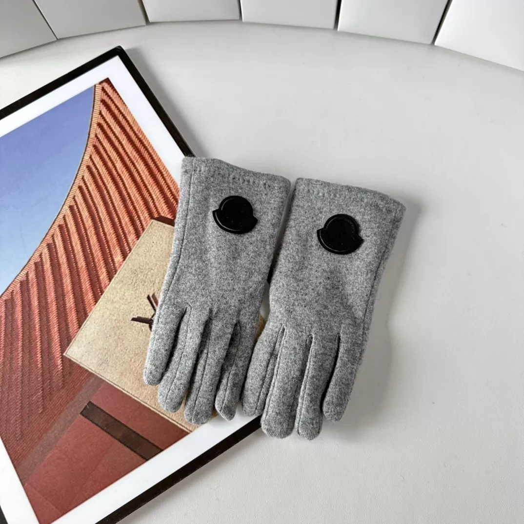 Moncler Gloves ModernLook 3067