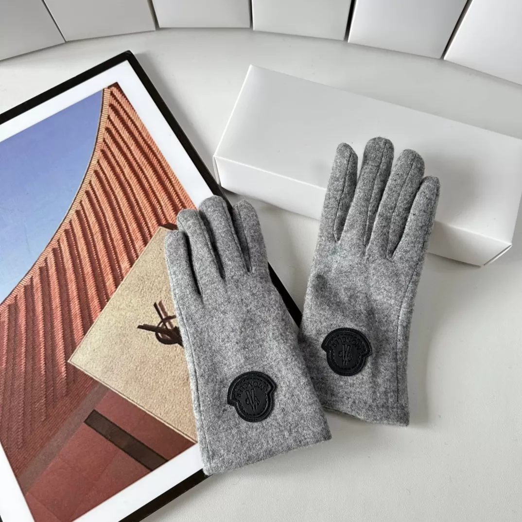 Moncler Gloves ModernLook 3067