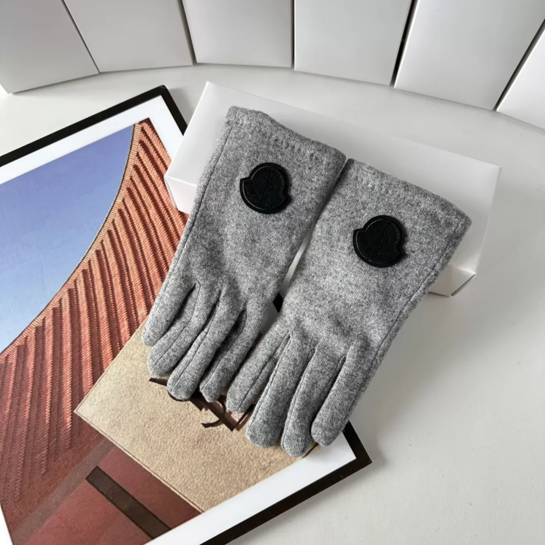 Moncler Gloves ModernLook 3067