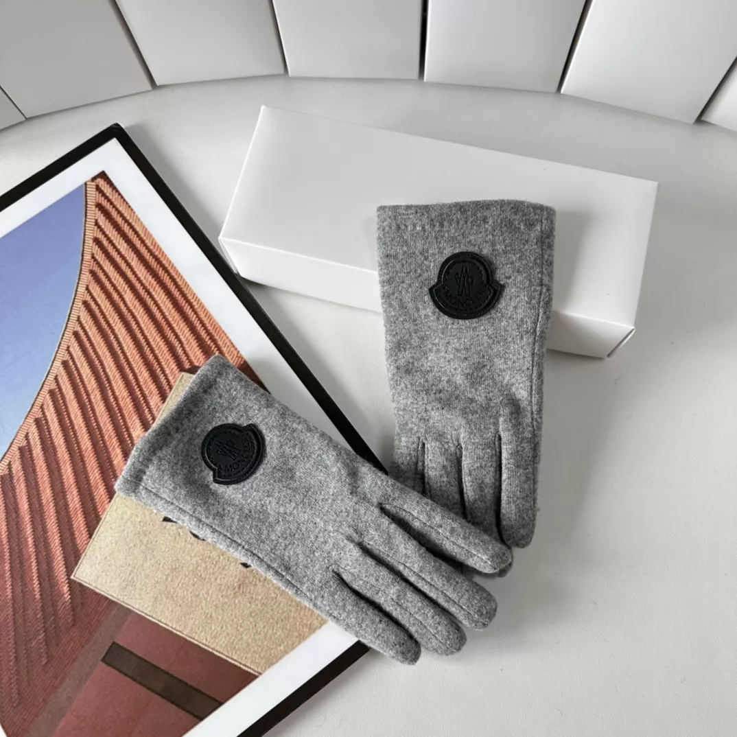 Moncler Gloves ModernLook 3067