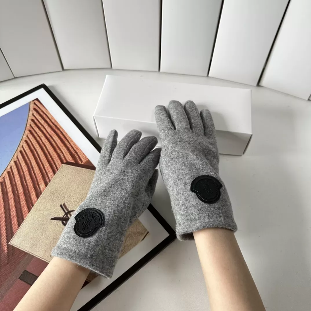 Moncler Gloves ModernLook 3067