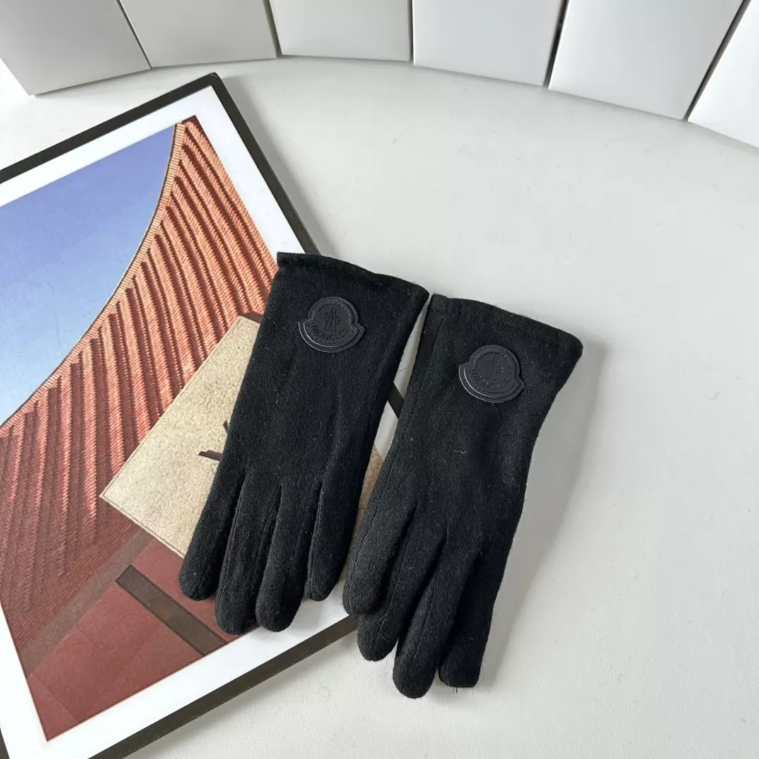 Moncler Gloves WellDesigned 9399