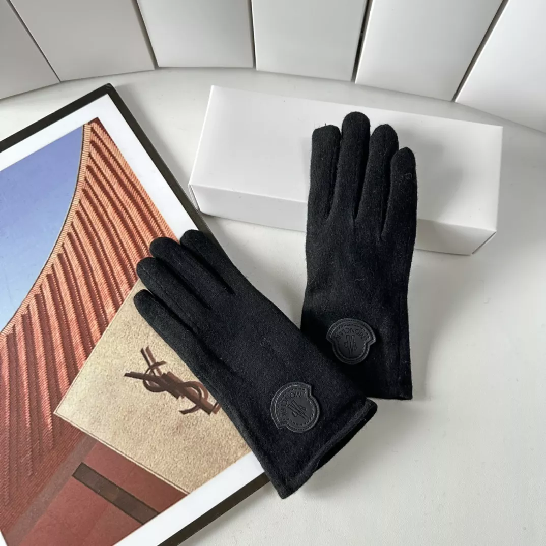 Moncler Gloves WellDesigned 9399