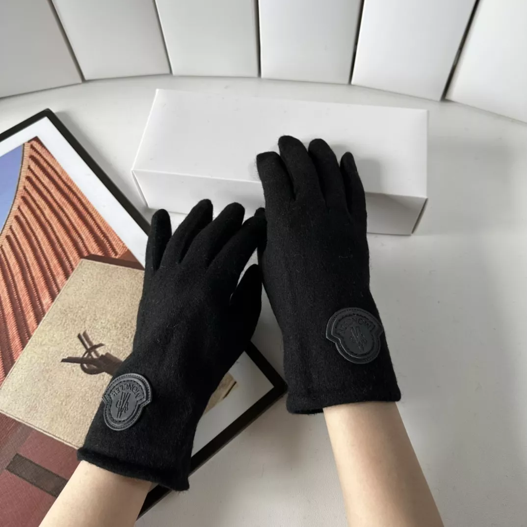 Moncler Gloves WellDesigned 9399