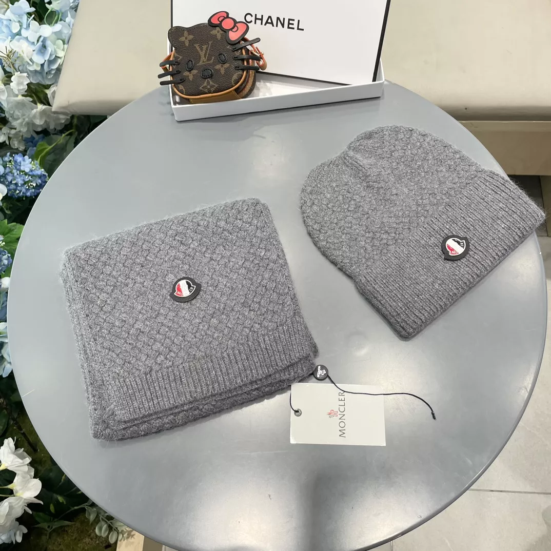 Moncler Hat and Scarf Set AllSeason 8002
