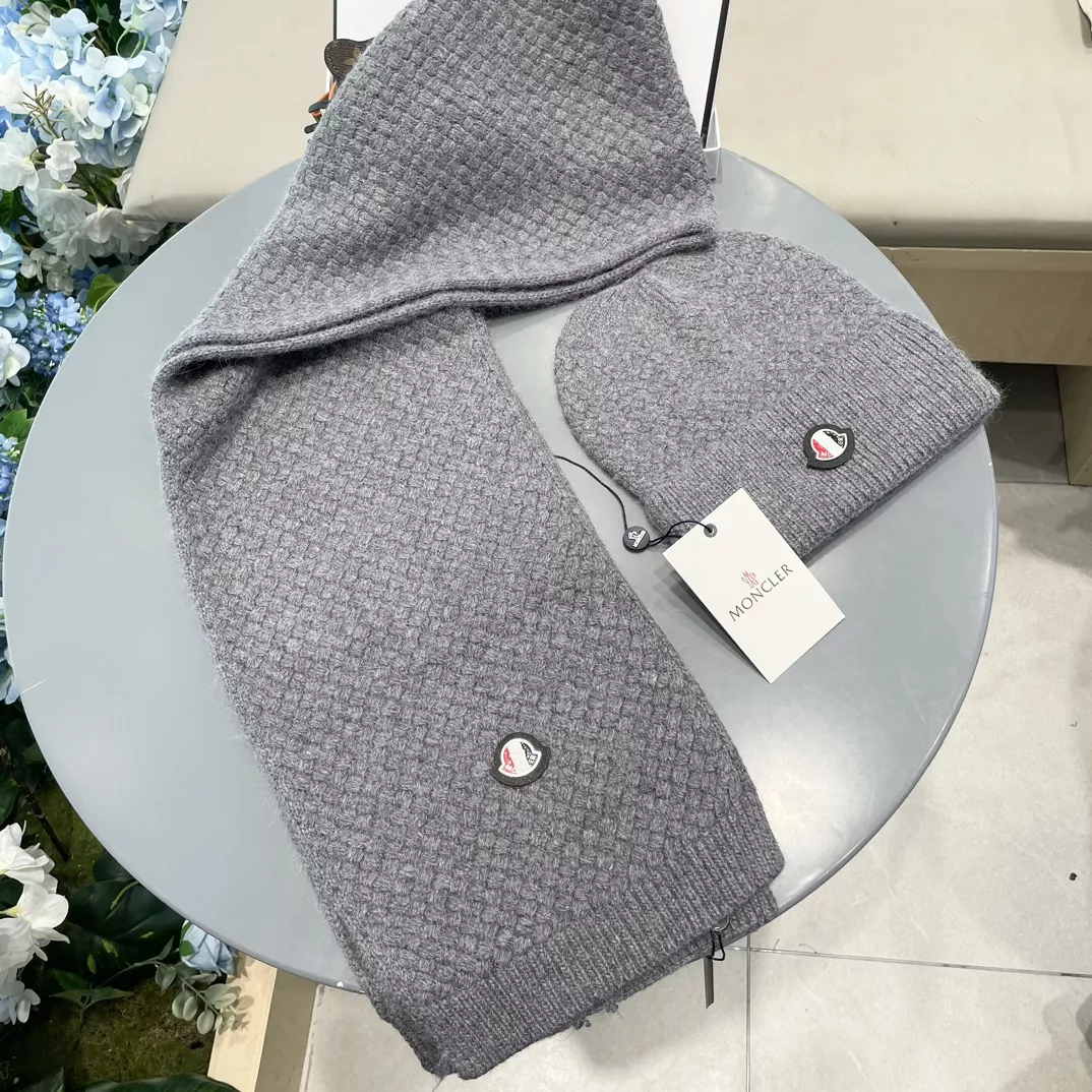 Moncler Hat and Scarf Set AllSeason 8002