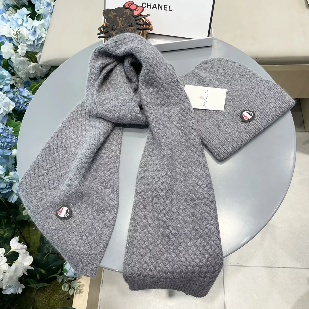 Moncler Hat and Scarf Set AllSeason 8002