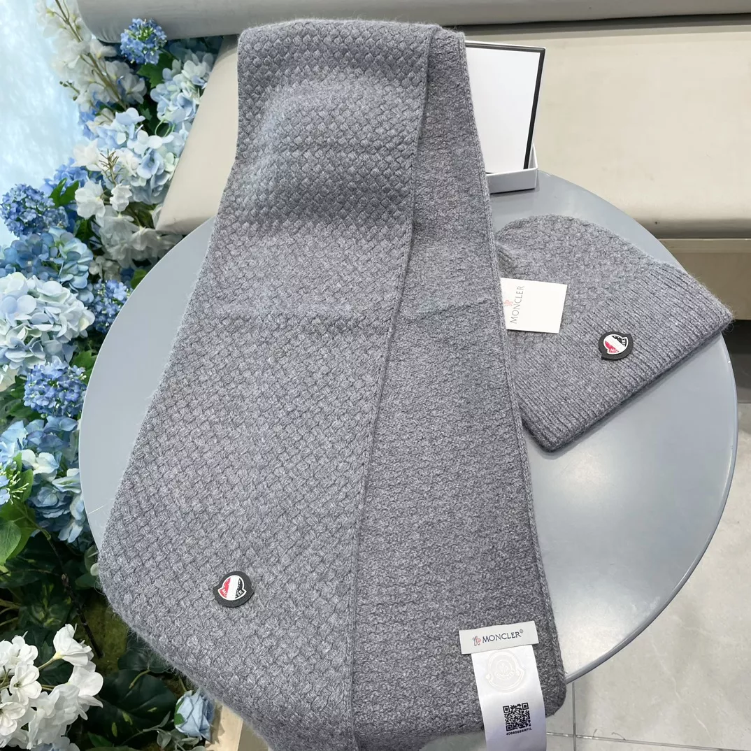 Moncler Hat and Scarf Set AllSeason 8002