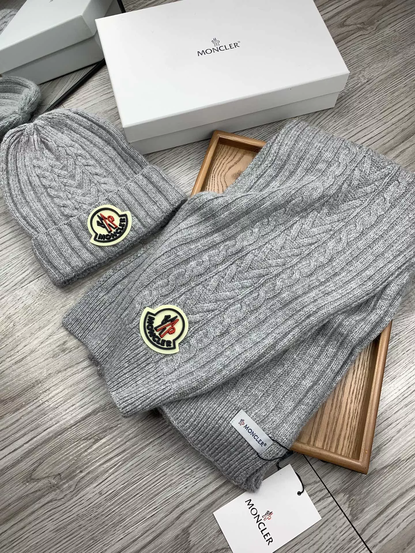 Moncler Hat and Scarf Set Durable 5134