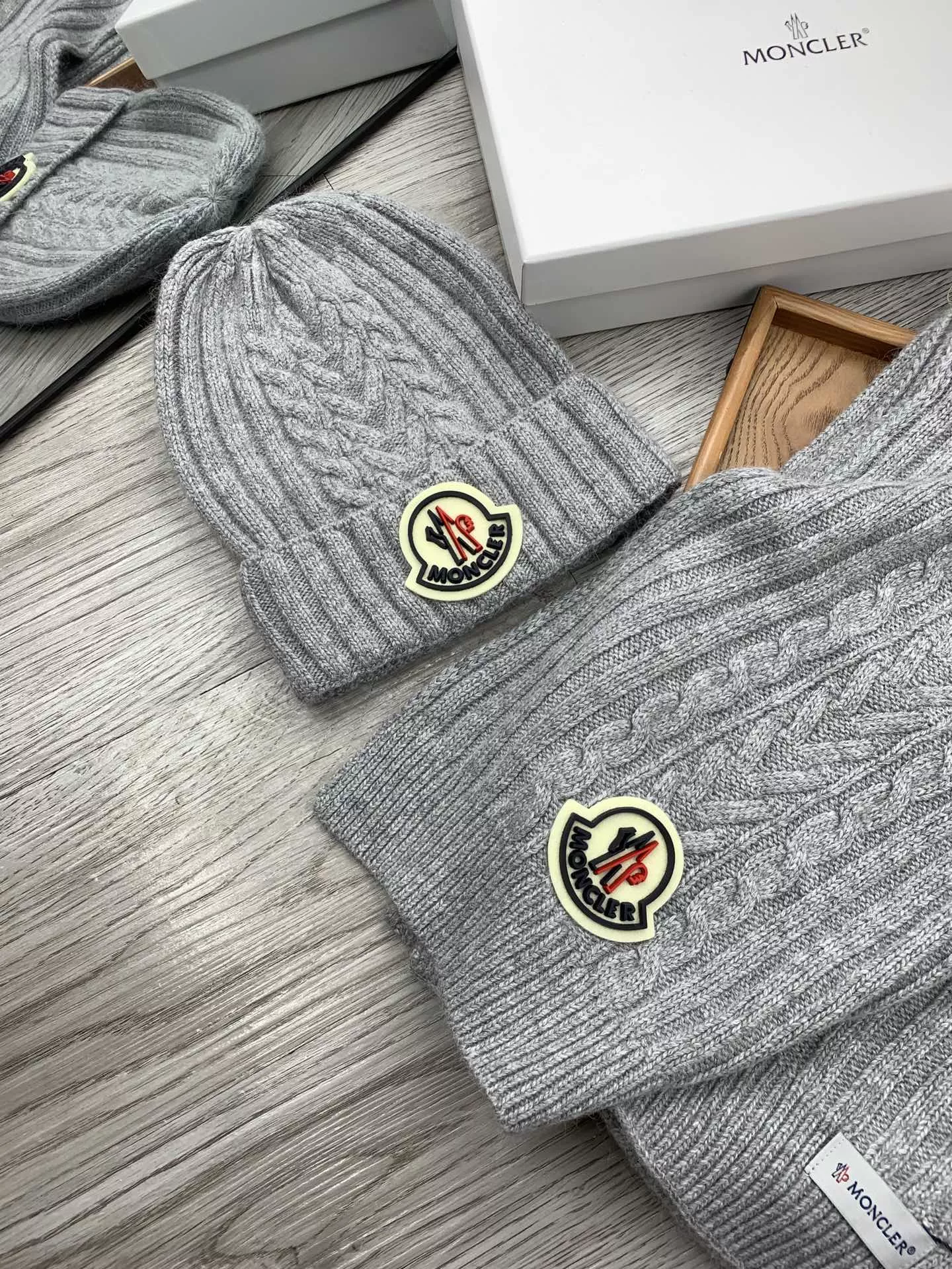Moncler Hat and Scarf Set Durable 5134