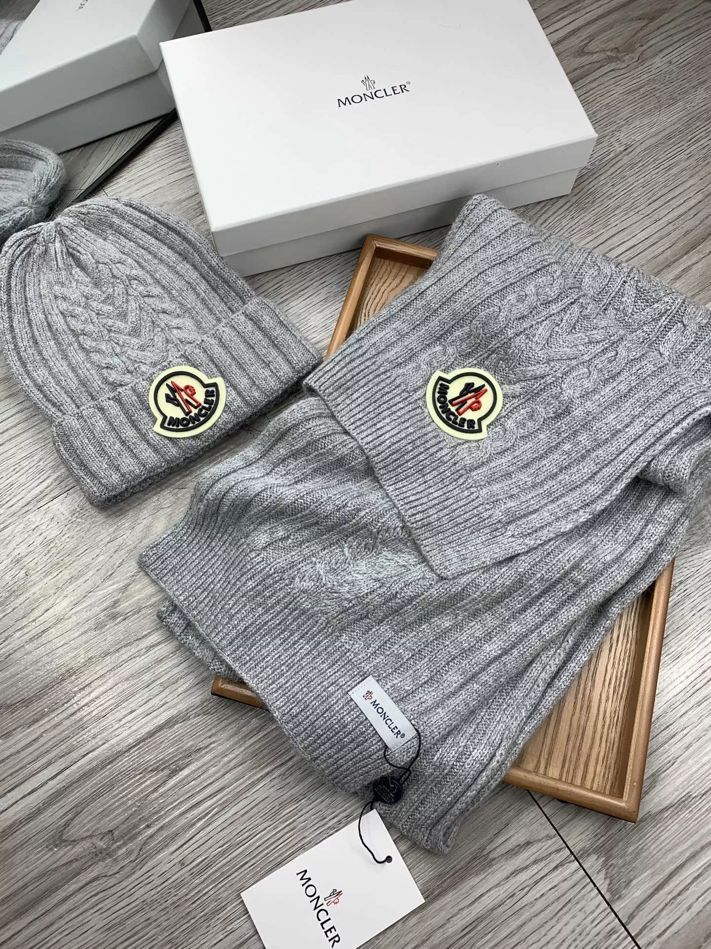 Moncler Hat and Scarf Set Durable 5134