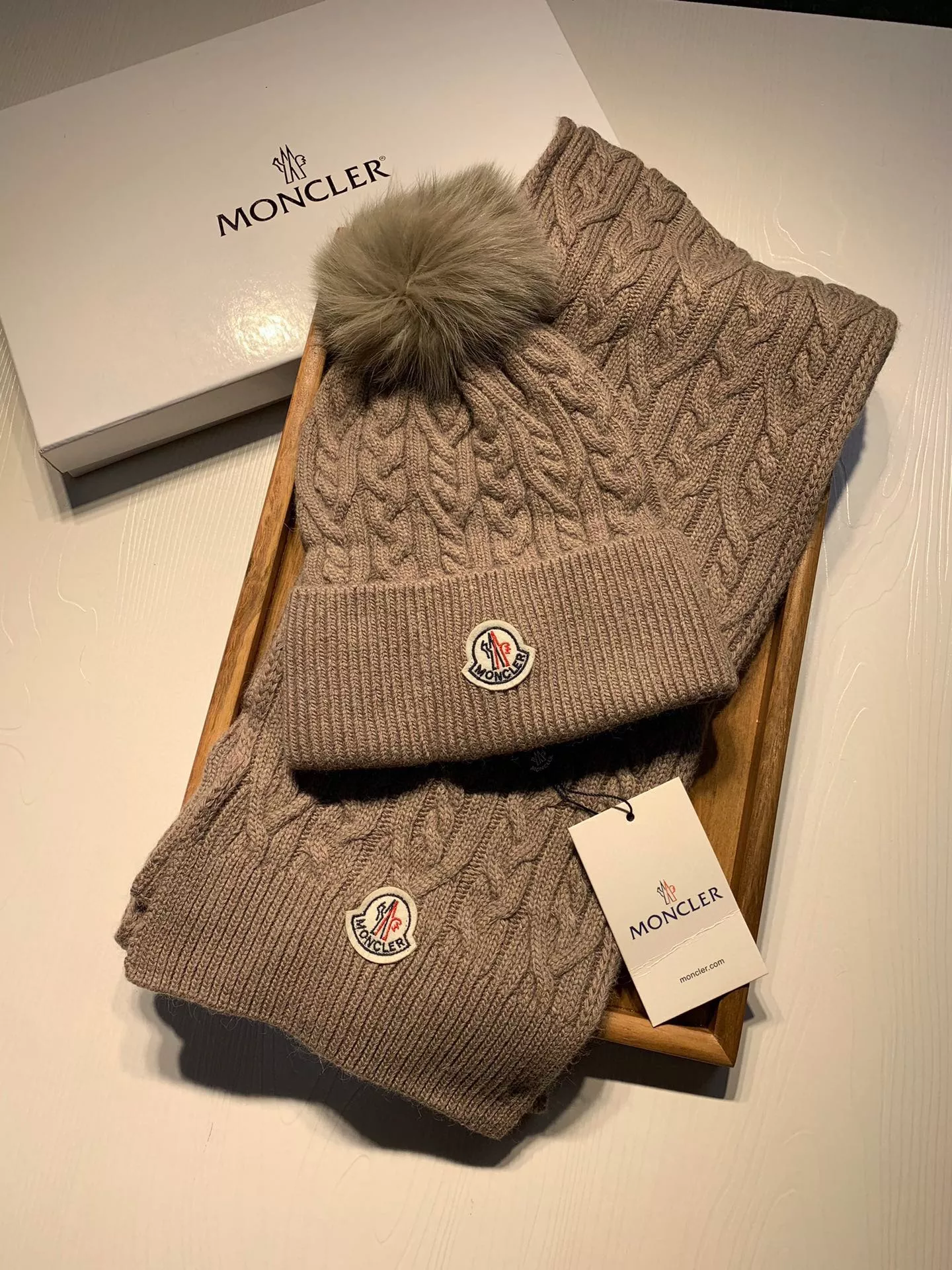 Moncler Hat and Scarf Set Flexible 3530