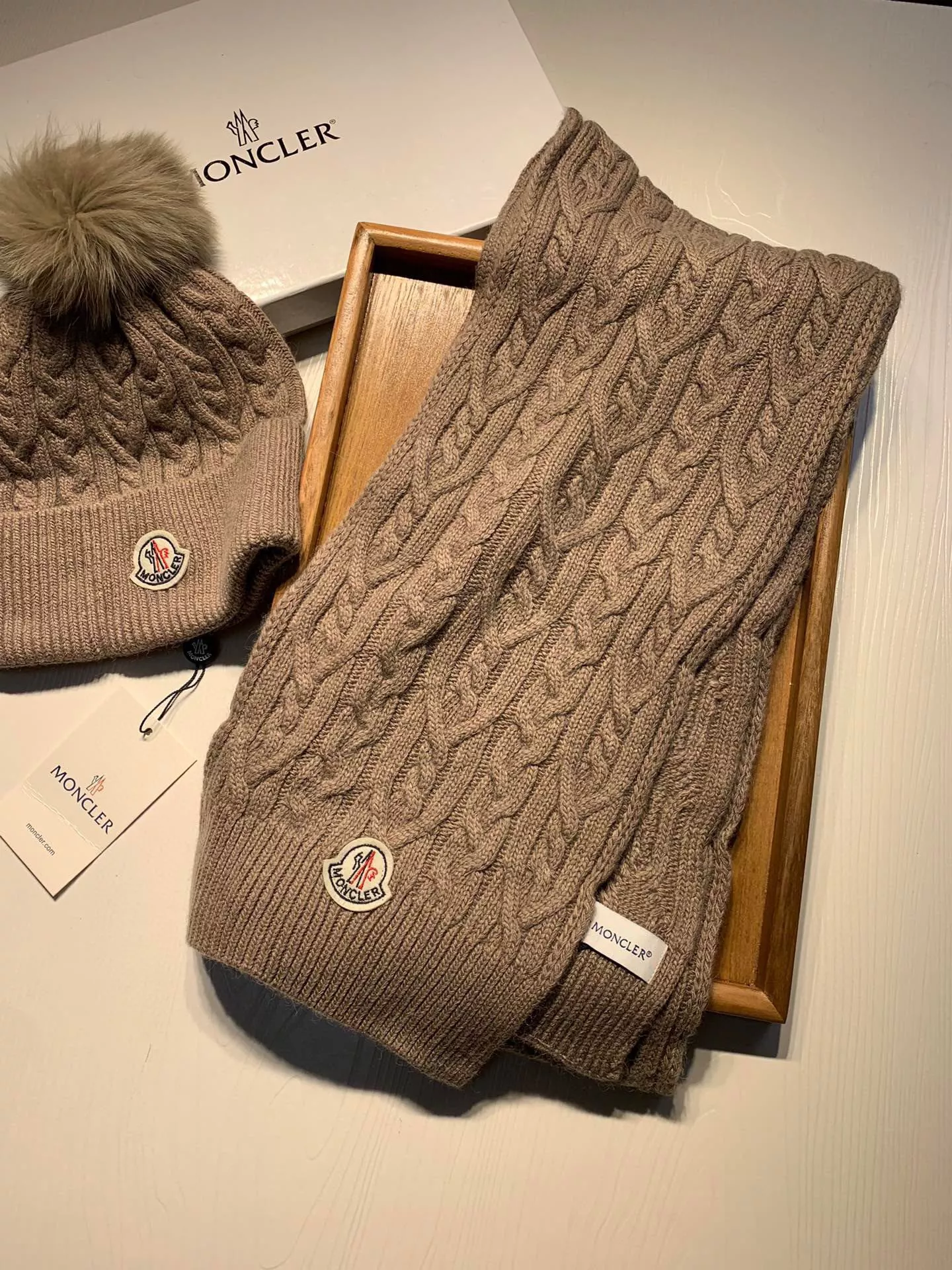 Moncler Hat and Scarf Set Flexible 3530