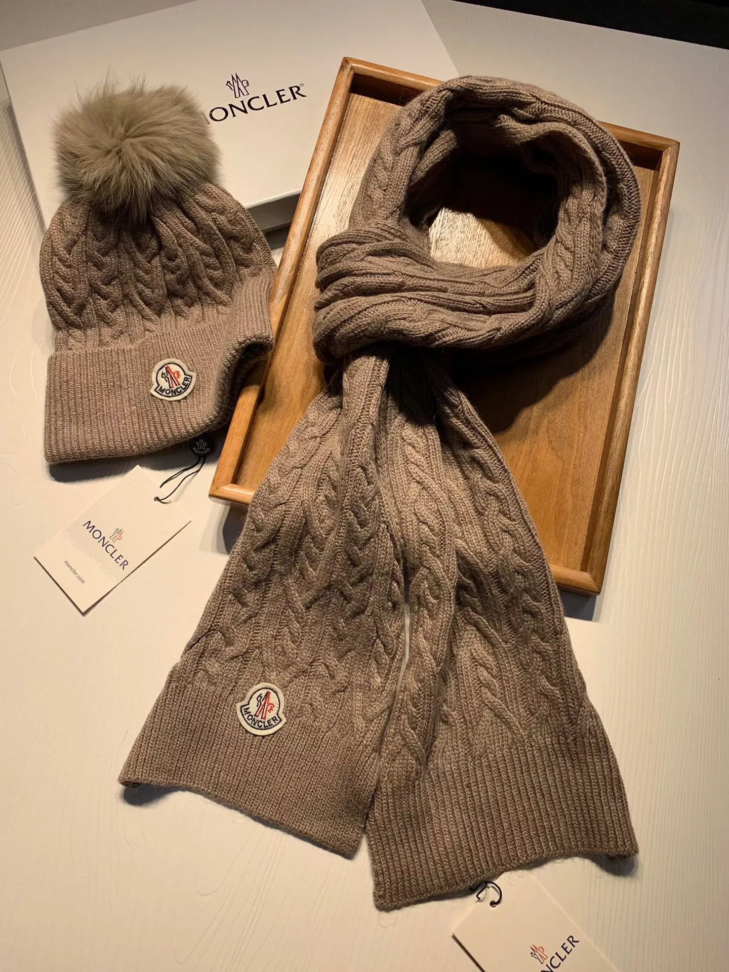 Moncler Hat and Scarf Set Flexible 3530