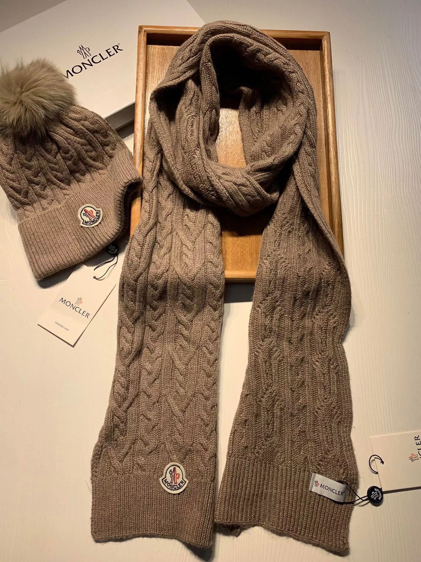 Moncler Hat and Scarf Set Flexible 3530