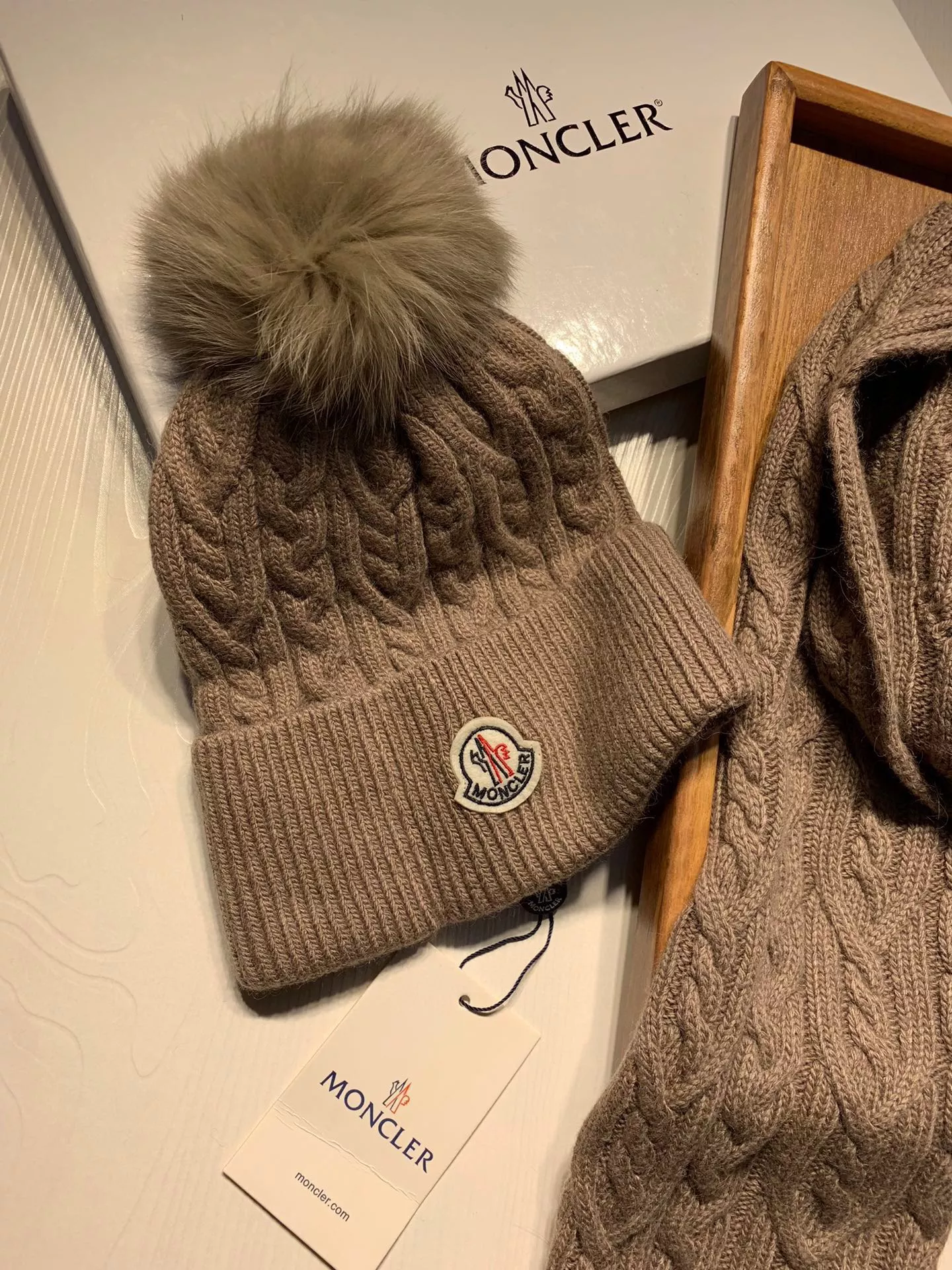 Moncler Hat and Scarf Set Flexible 3530