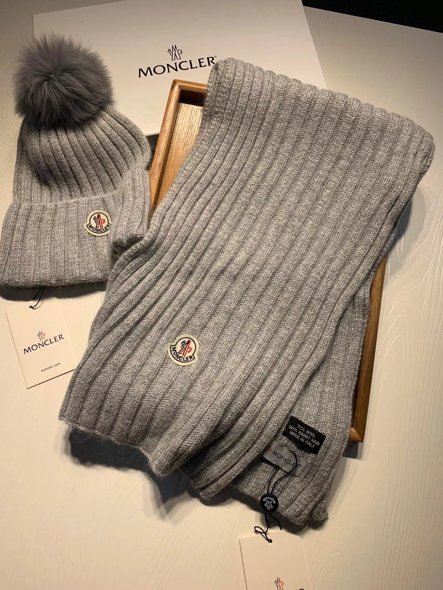 Moncler Hat and Scarf Set Practical 4640
