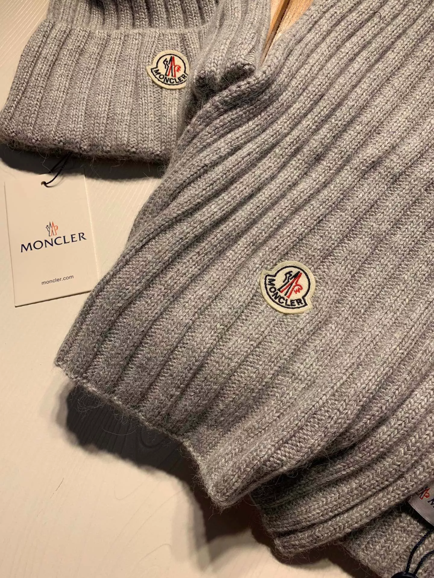 Moncler Hat and Scarf Set Practical 4640