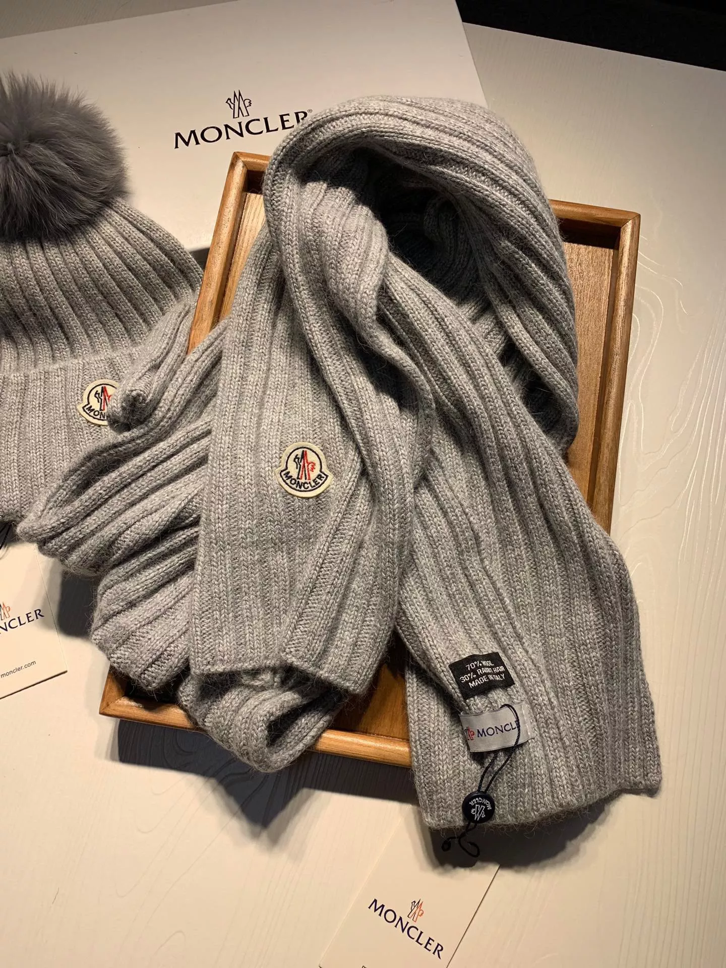 Moncler Hat and Scarf Set Practical 4640