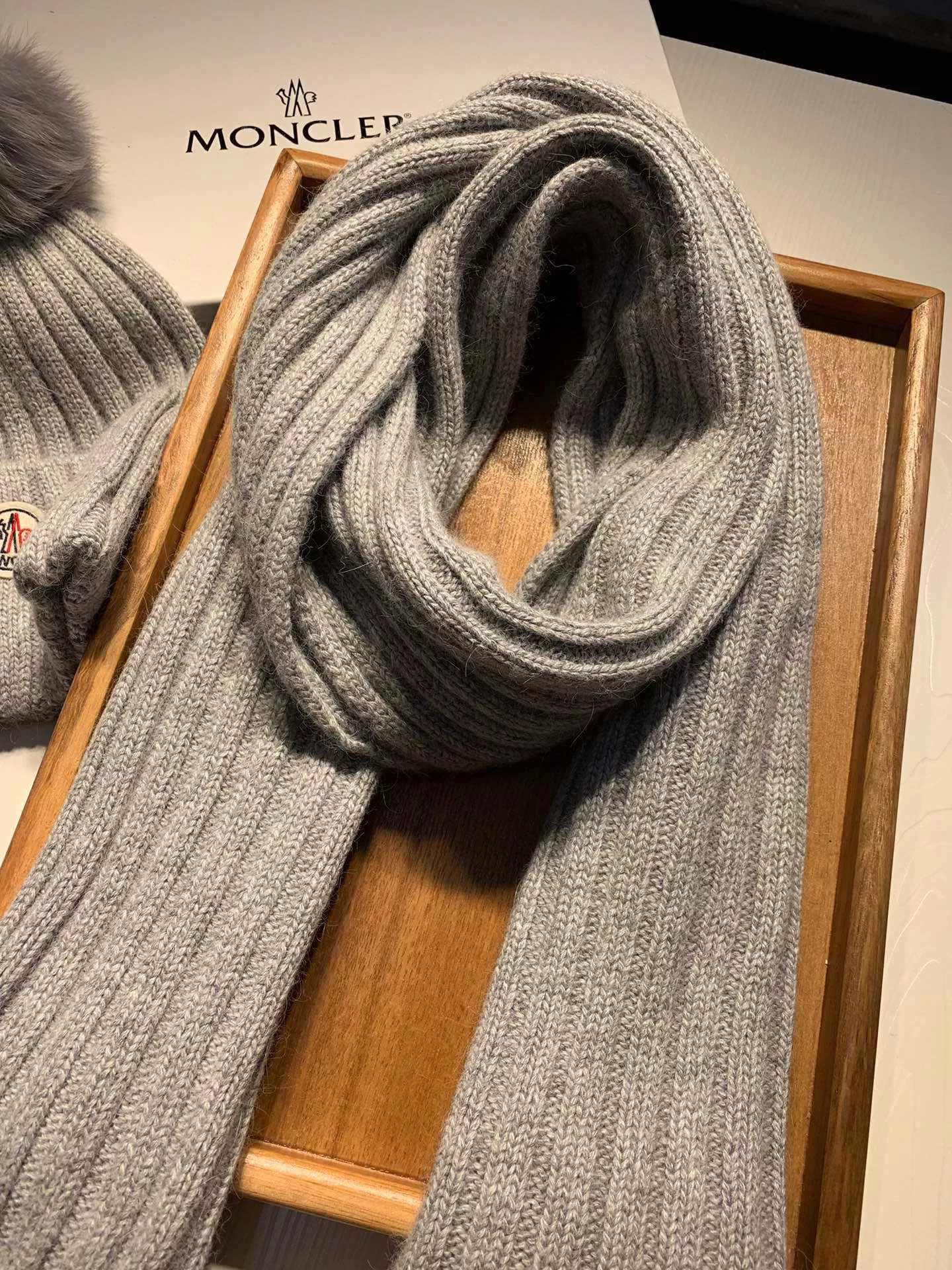 Moncler Hat and Scarf Set Practical 4640