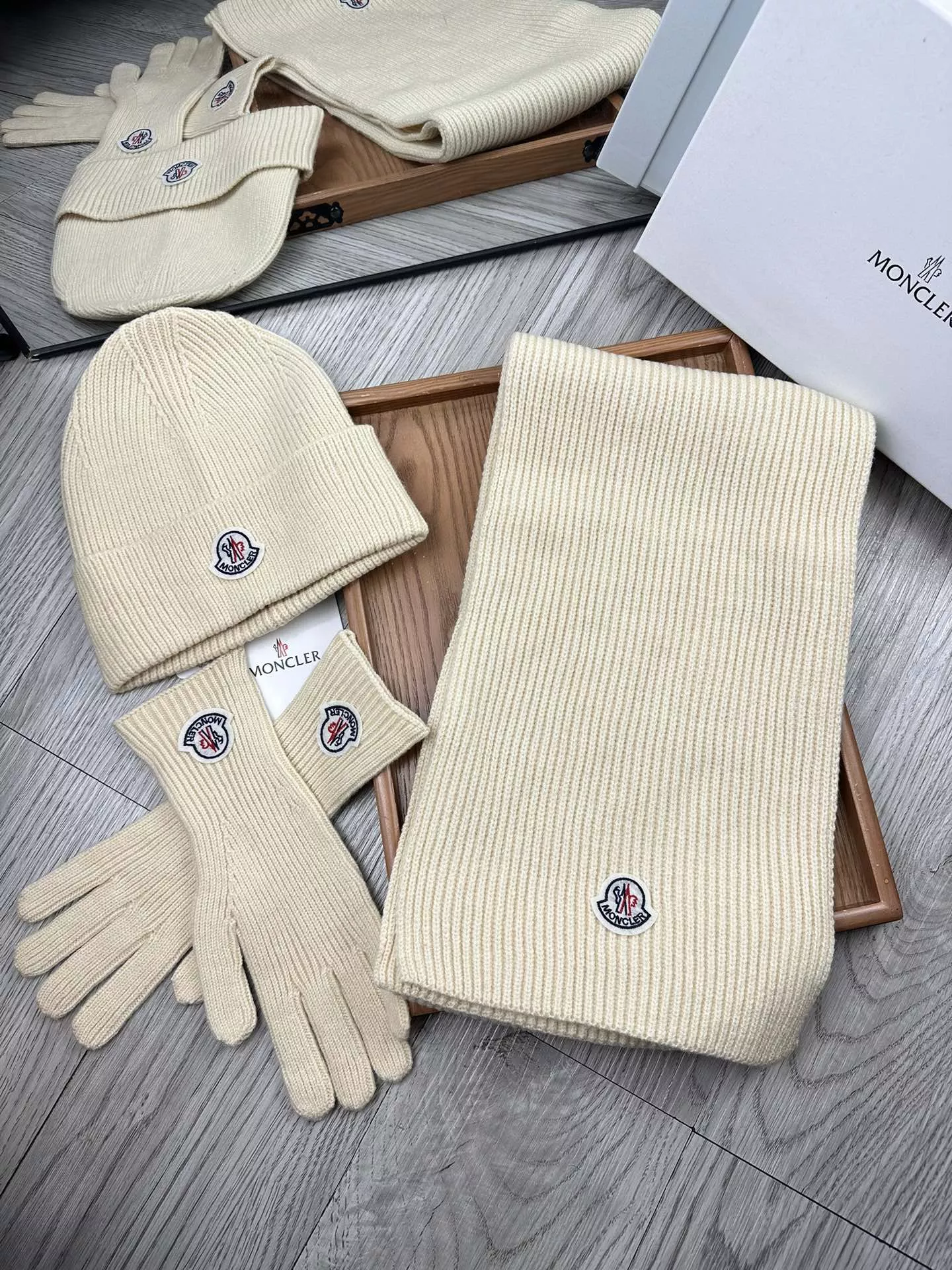 Moncler Hat and Scarf and Glove Set Sleek 1694