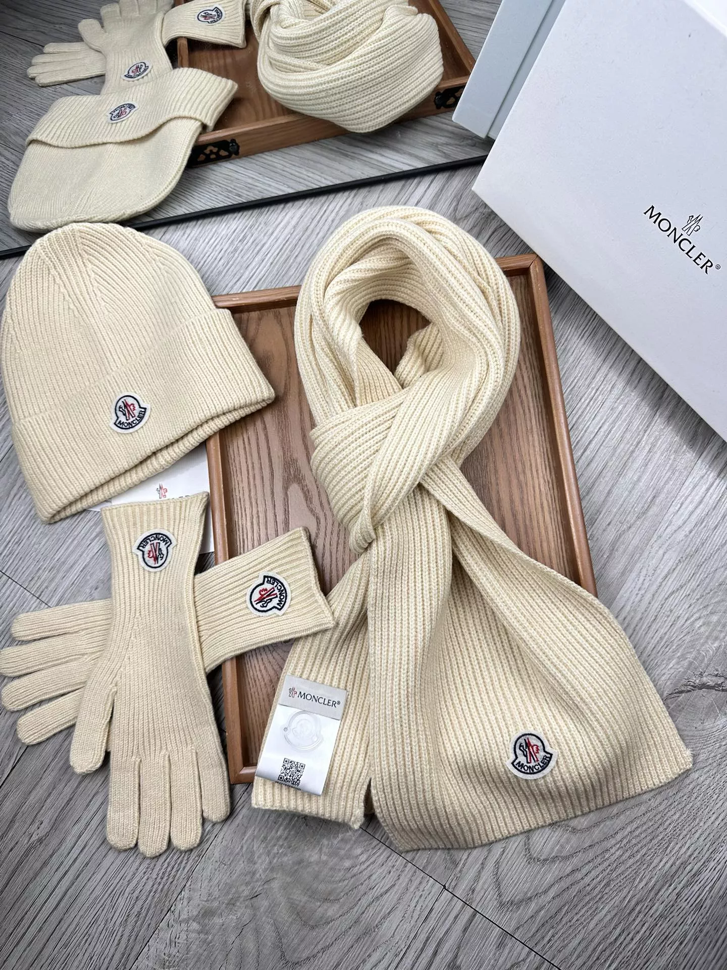 Moncler Hat and Scarf and Glove Set Sleek 1694
