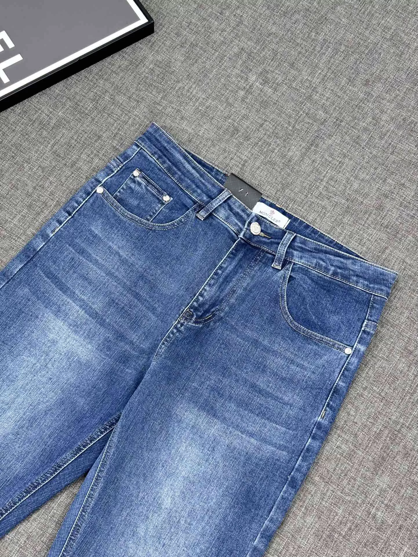 Moncler Jeans For Men AllSeason 5225