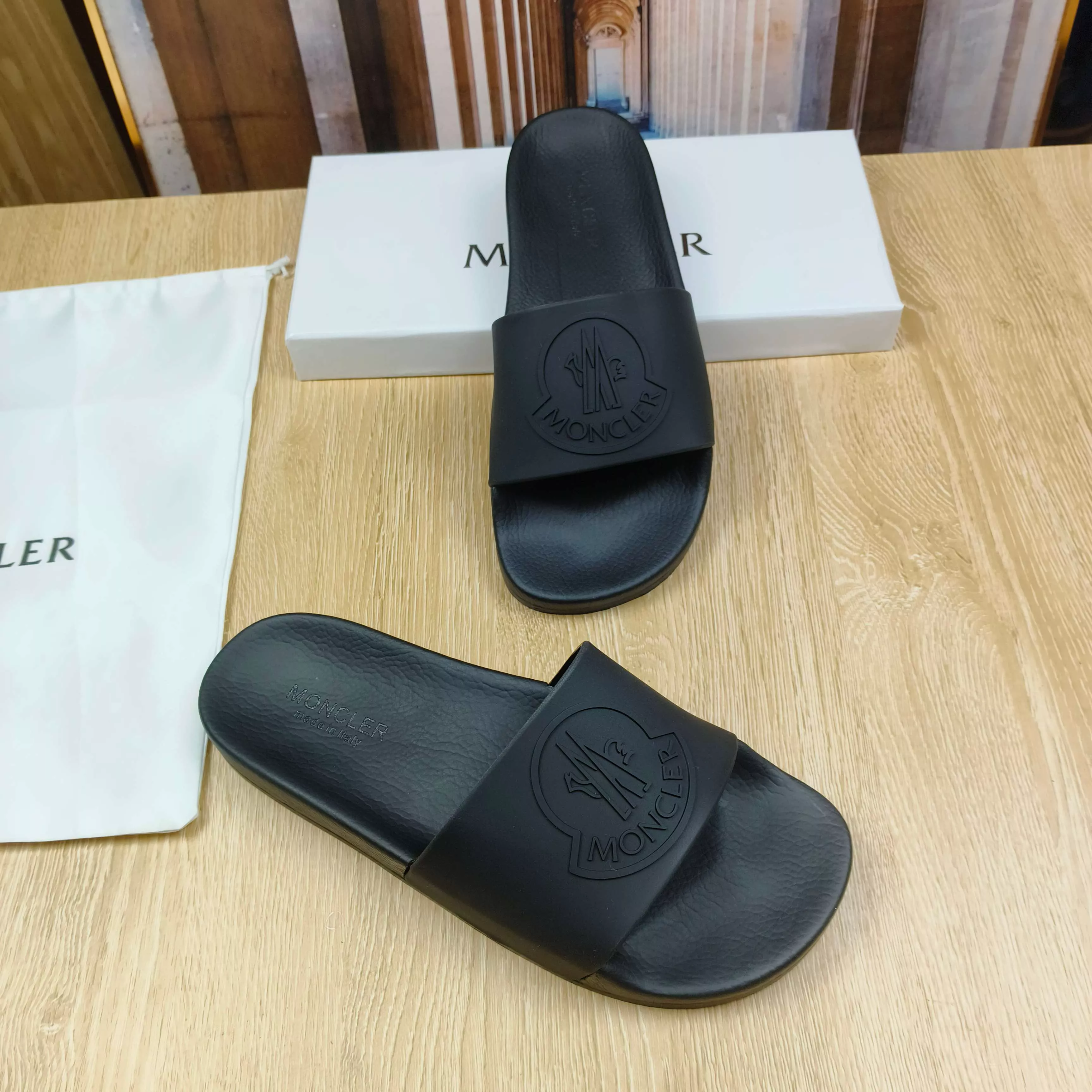 Moncler Slippers For Men Flexible 3322